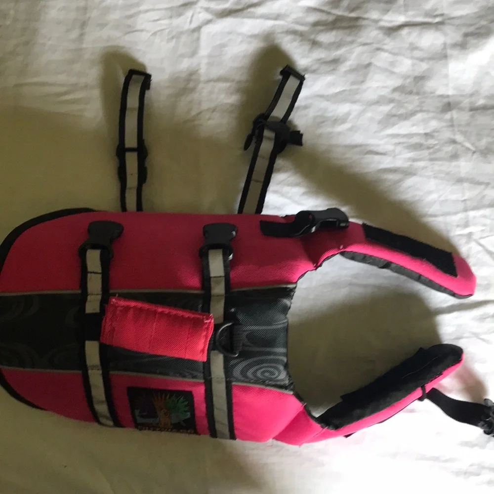 Puppy SWIM VEST. XS/S. HOT PINK/grey/black. Has handle to pick up. IT WORKS. ADJ